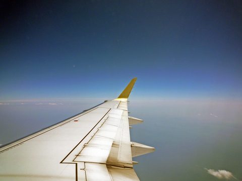 plane horizon